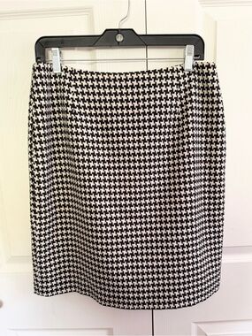 5 for $25! Amanda Smith Black and White Houndstooth Pencil Skirt